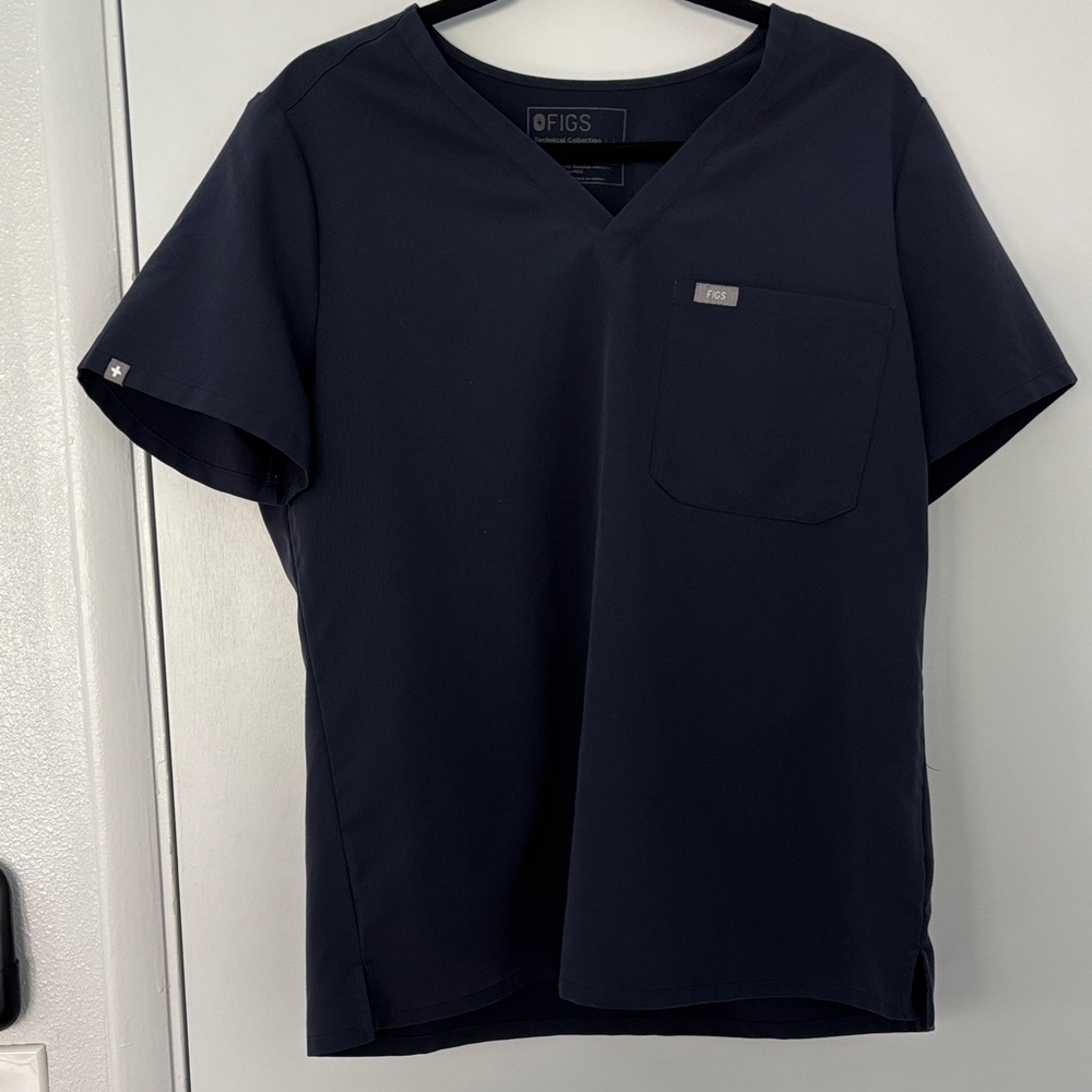 Figs women's Catarina one pocket scrub top - size Large / color Quiet Navy